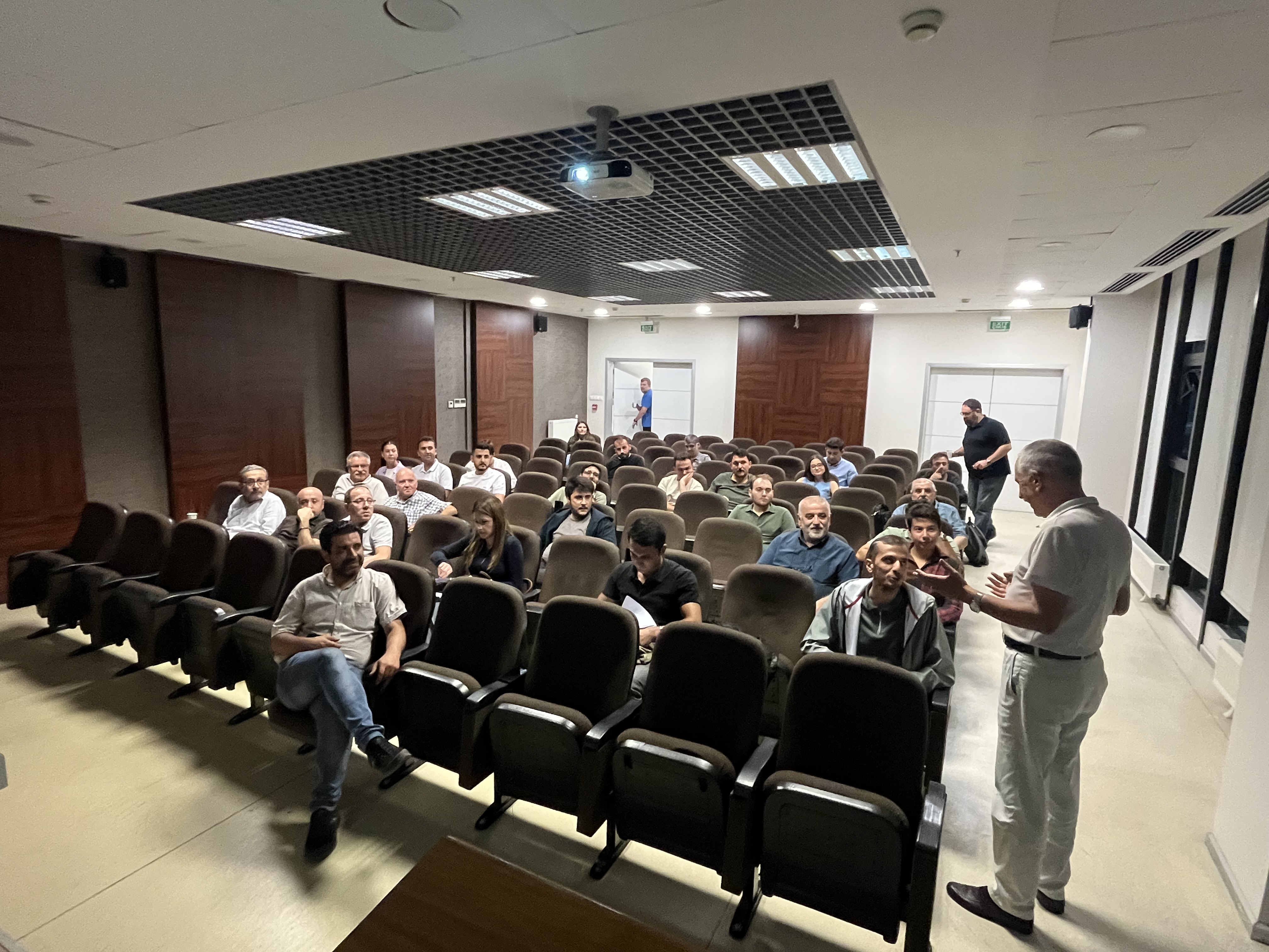 IEC 62305 STANDARTLARINA GÖRE DIŞ YILDIRIMLIK TASARIMI KONULU
SEMİNER DÜZENLENDİ