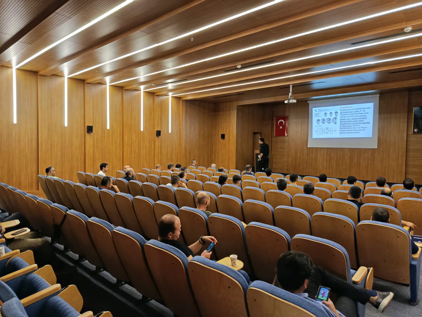 ENDÜSTRİYEL TESİSLERDE KOMPANZASYON VE GÜÇ KALİTESİ SEMİNERİ GERÇEKLEŞTİRİLDİ