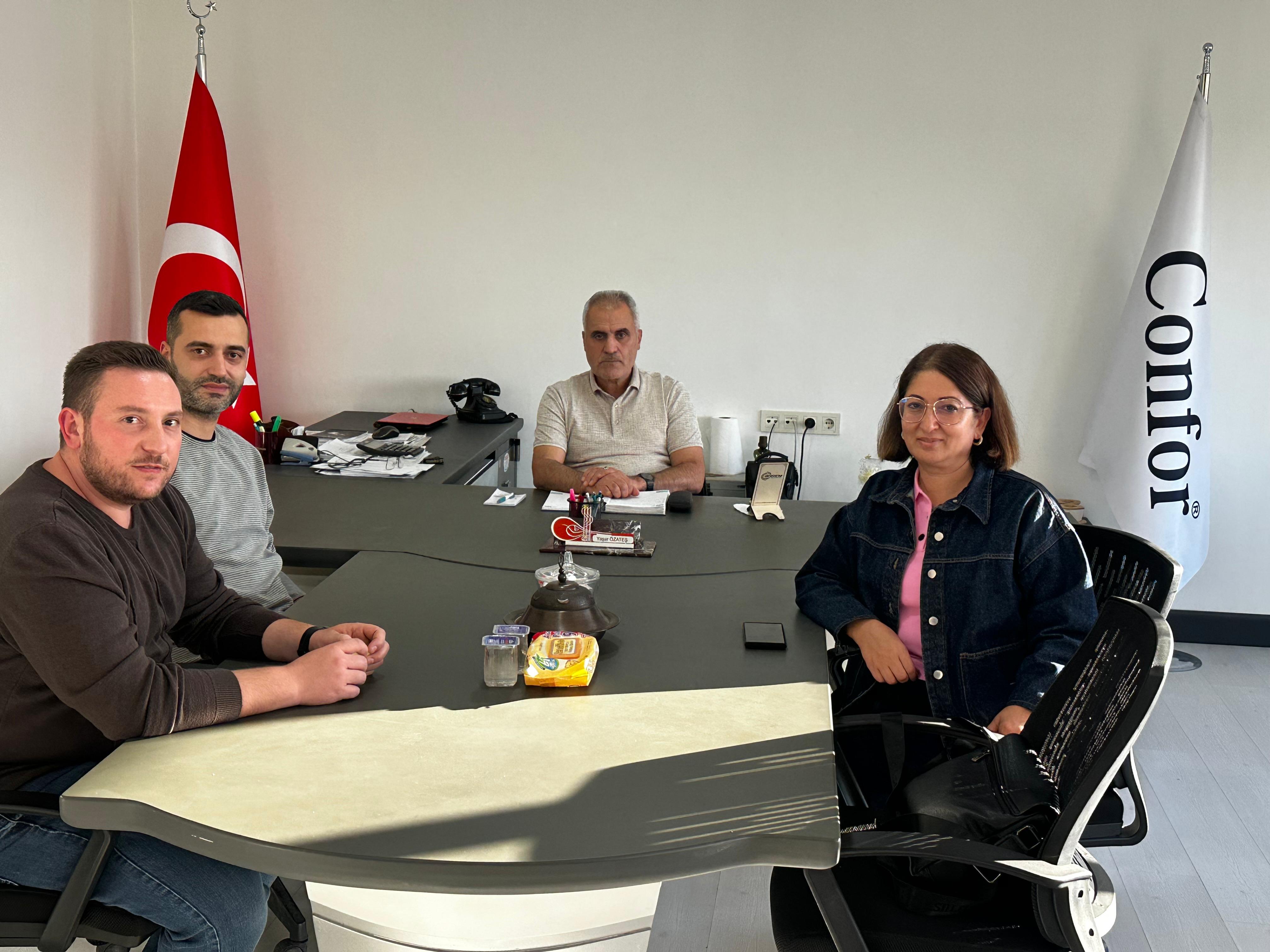 ŞUBE BAŞKANIMIZ İSLİM ARIKAN CONFOR LİFT ASANSÖR FİRMASINI ZİYARET EDEREK, YÖNETİM KURULU BAŞKANI YAŞAR ÖZATEŞ VE MESLEKTASIMIZ İŞLETME MÜDÜRÜ MUSTAFA HAMALLAR İLE BİR ARAYA GELDİ.