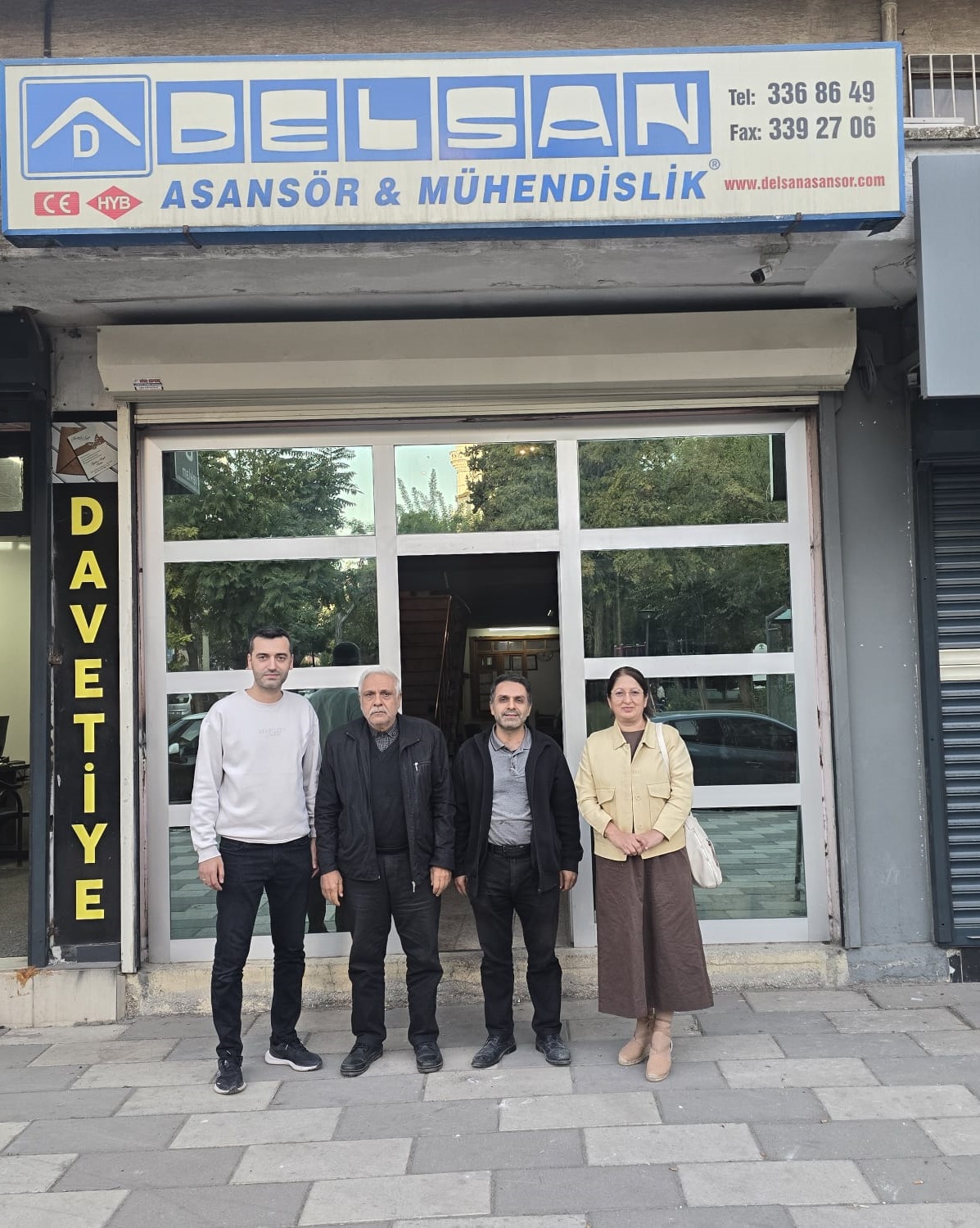ŞUBE BAŞKANIMIZ İSLİM ARIKAN, DELSAN ASANSÖR FİRMASINI ZİYARET EDEREK FİRMANIN KURUCUSU MEHMET DELLALBAŞI VE MESLEKTAŞIMIZ FARUK DELLALBAŞI İLE BİR ARAYA GELDİ.