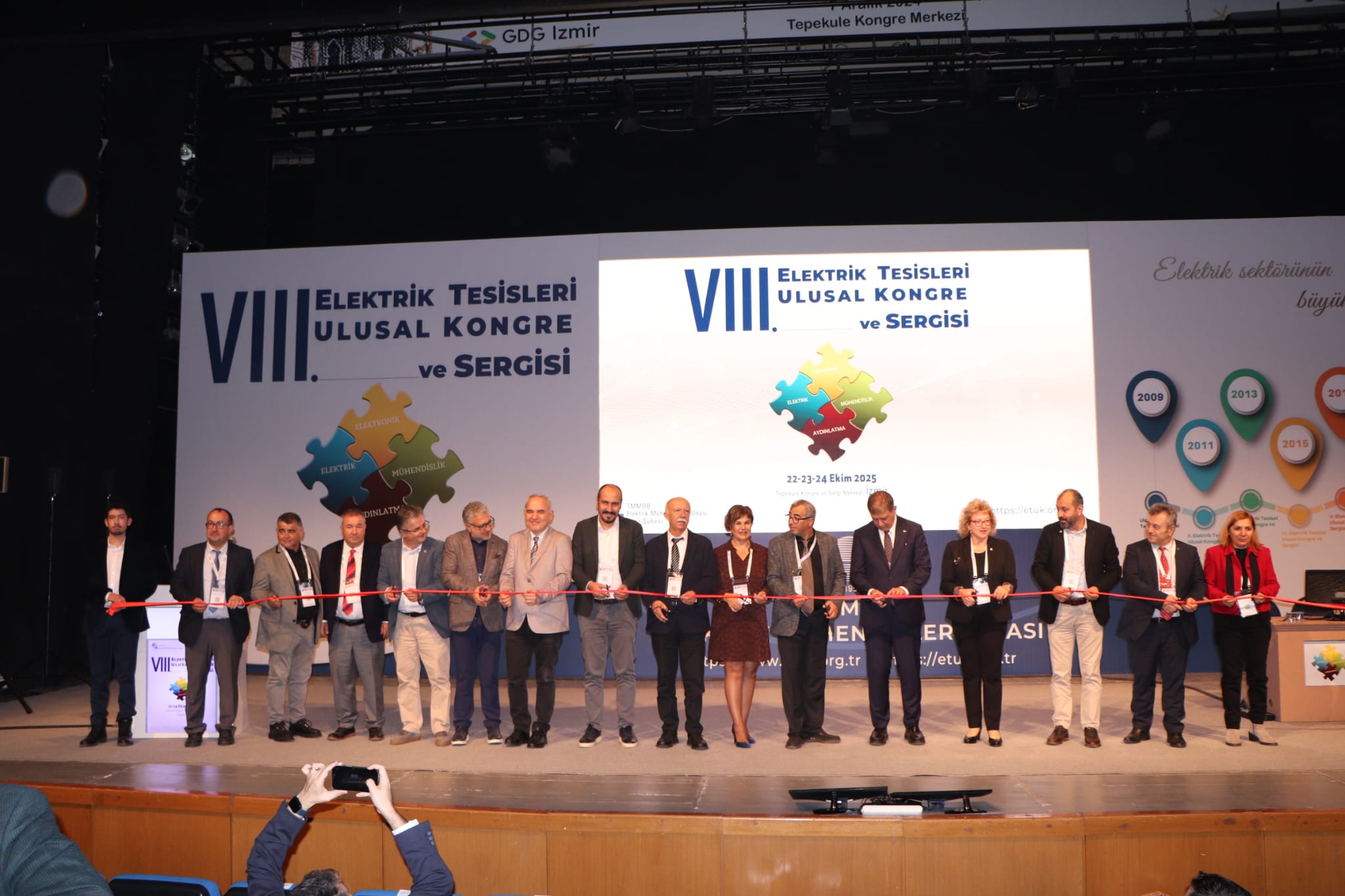 MÜHENDİSLİĞİN GELECEĞİ İZMİR’DE ŞEKİLLENİYOR: