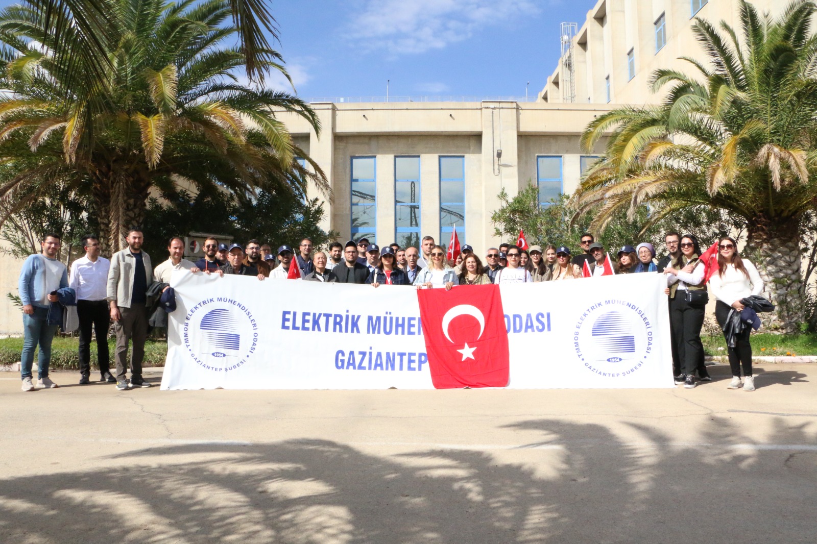 TMMOB ELEKTRİK MÜHENDİSLERİ ODASI GAZİANTEP ŞUBESİ OLARAK, 25 EKİM 2025 TARİHİNDE ÜYELERİMİZİN YOĞUN KATILIMIYLA BİRECİK BARAJI VE BELKIS AÇIK HAVA MÜZESİ’NE TEKNİK GEZİ DÜZENLENMİŞTİR.