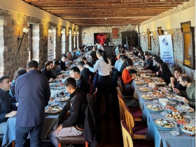 EMO İZMİR ŞUBESİ GENÇ MÜHENDİSLER KOMİSYONU’NDAN GENÇ MESLEKTAŞLARA KAHVALTI BULUŞMASI