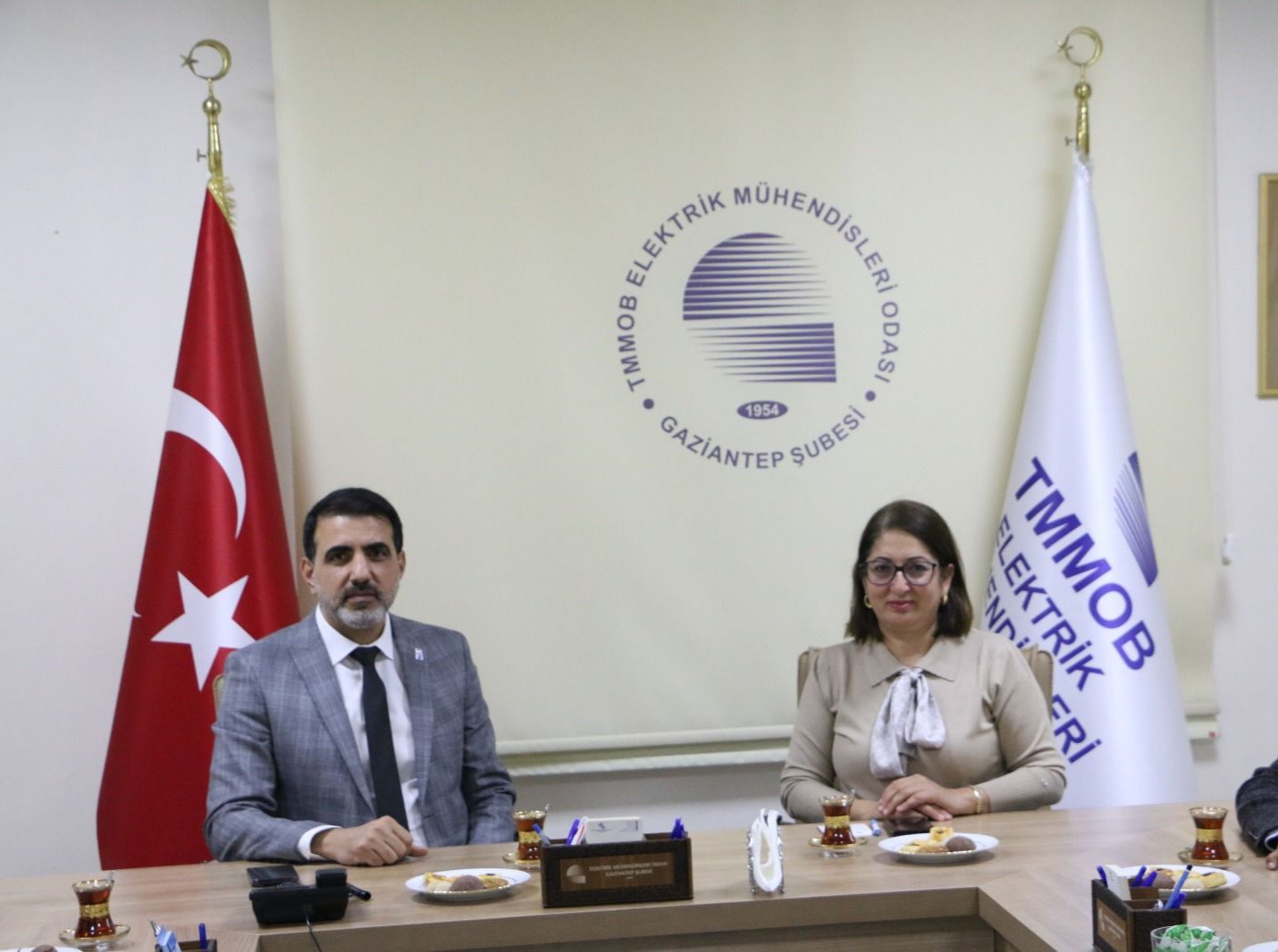 ANAHTAR PARTİ GAZİANTEP İL BAŞKANI SN. MURAT ÜZÜMCÜ VE BERABERİNDEKİ HEYET, ŞUBEMİZİ ZİYARET ETTİ.
