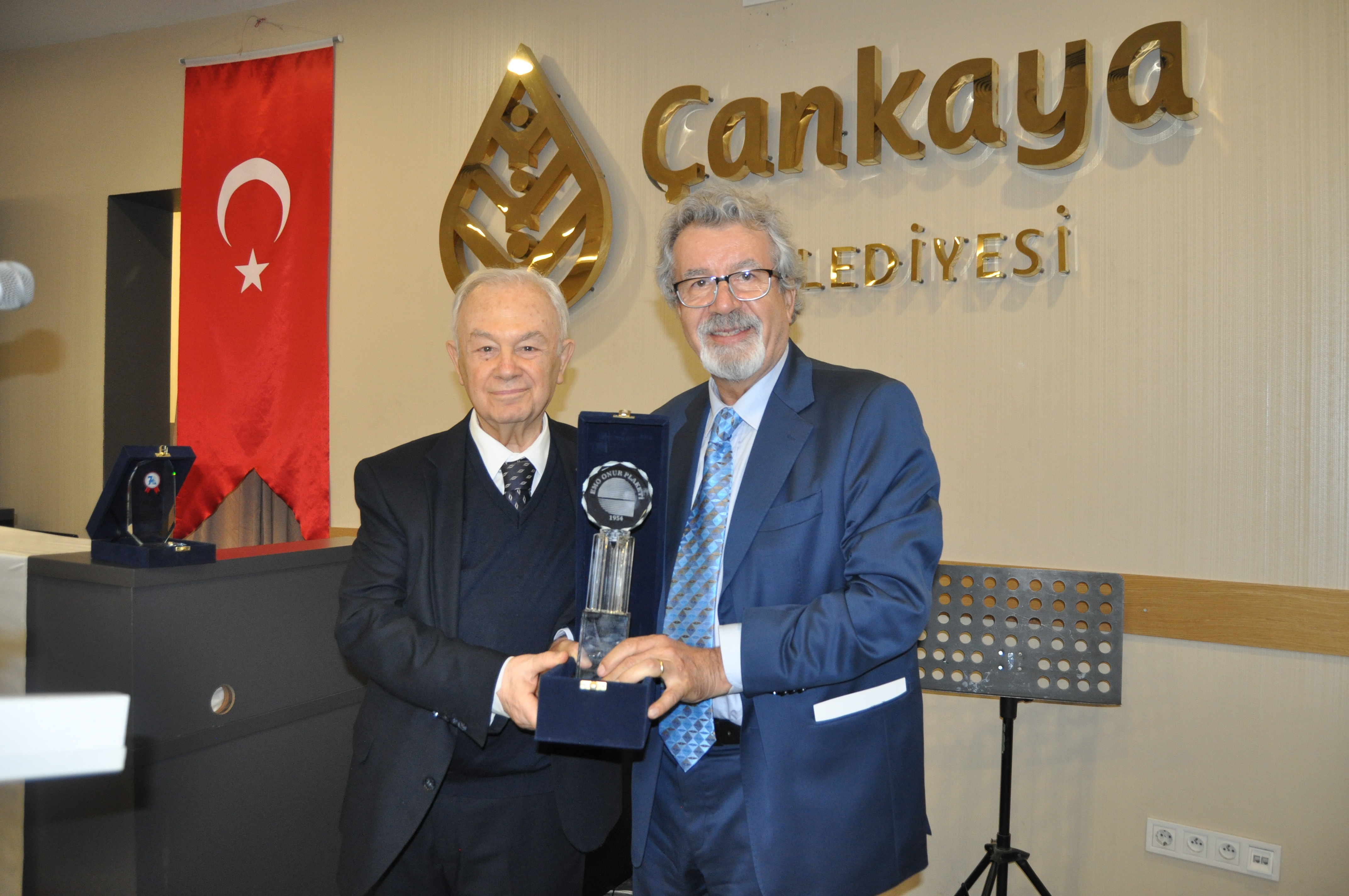 MESLEKTE 25. YIL BELGE TÖRENİ DÜZENLENDİ