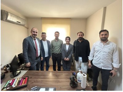 EMO MERSİN ŞUBE YÖNETİM KURULU, ÜYELERİNDEN DOÇ. DR. VOLKAN YAMAÇLI’YA DOÇENTLİK UNVANI ALMASI DOLAYISIYLA HAYIRLI OLSUN ZİYARETİNDE BULUNDU.
