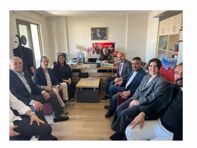 EMO MERSİN ŞUBE BAŞKANIMIZ PROF. DR. ALKAN ALKAYA, YÖNETİM KURULU ÜYELERİMİZ VE ŞUBE DENETÇİLERİMİZ ELEKTRİK ELEKTRONİK MÜHENDİSLİĞİ BÖLÜM BAŞKANI PROF. DR. HÜSEYİN ERİŞTİ`Yİ MAKAMINDA ZİYARET ETTİ