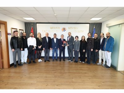 EMO MERSİN ŞUBE YÖNETİM KURULU OLARAK, MERSİN ÜNİVERSİTESİ REKTÖRÜ SN. PROF. DR. EROL  YAŞAR`I MAKAMINDA ZİYARET ETTİK.