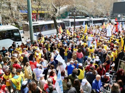 EMO ANKARA ŞUBESİ EĞİTİM EMEKÇİLERİNİN YAŞAM NÖBETİNE DESTEK SUNDU