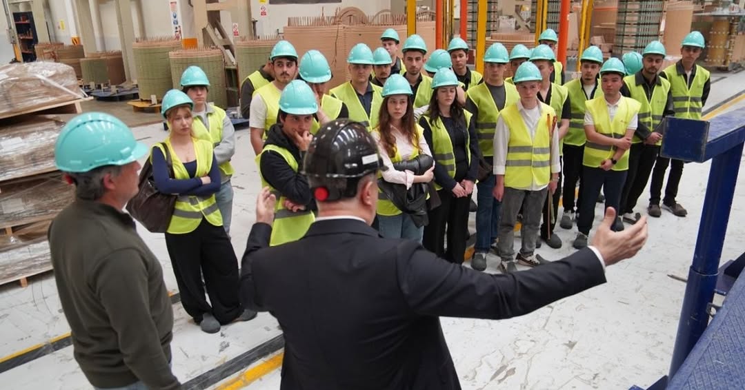 BALIKESİR ÜNİVERSİTESİ EMO-GENÇ’TEN ASTOR TRAFO FABRİKASI ZİYARETİ VE
ANITKABİR PROGRAMI GERÇEKLEŞTİRİLDİ