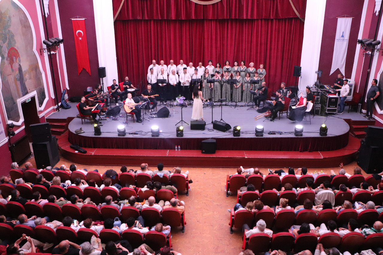 “YERYÜZÜ ŞARKILARI” KONSERİ DÜZENLENDİ