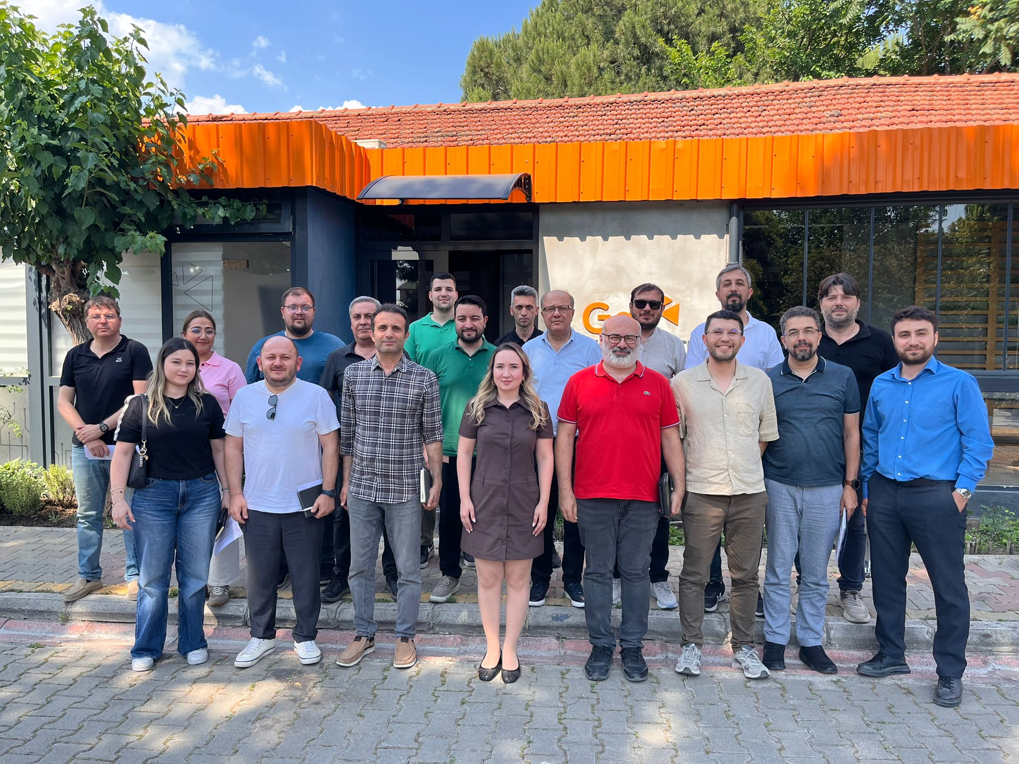 EMO İZMİR ŞUBESİ VE GDZ ELEKTRİK DAĞITIM A.Ş. ARASINDA GENİŞ KATILIMLI KOORDİNASYON TOPLANTISI